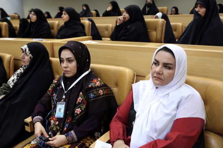 هم‌اندیشی بانوان بین‌الملل با حضور بیش از ۳۰ بانوی اندیشمند خارجی در حاشیه سی و هشتمین همایش جهانی وحدت اسلامی