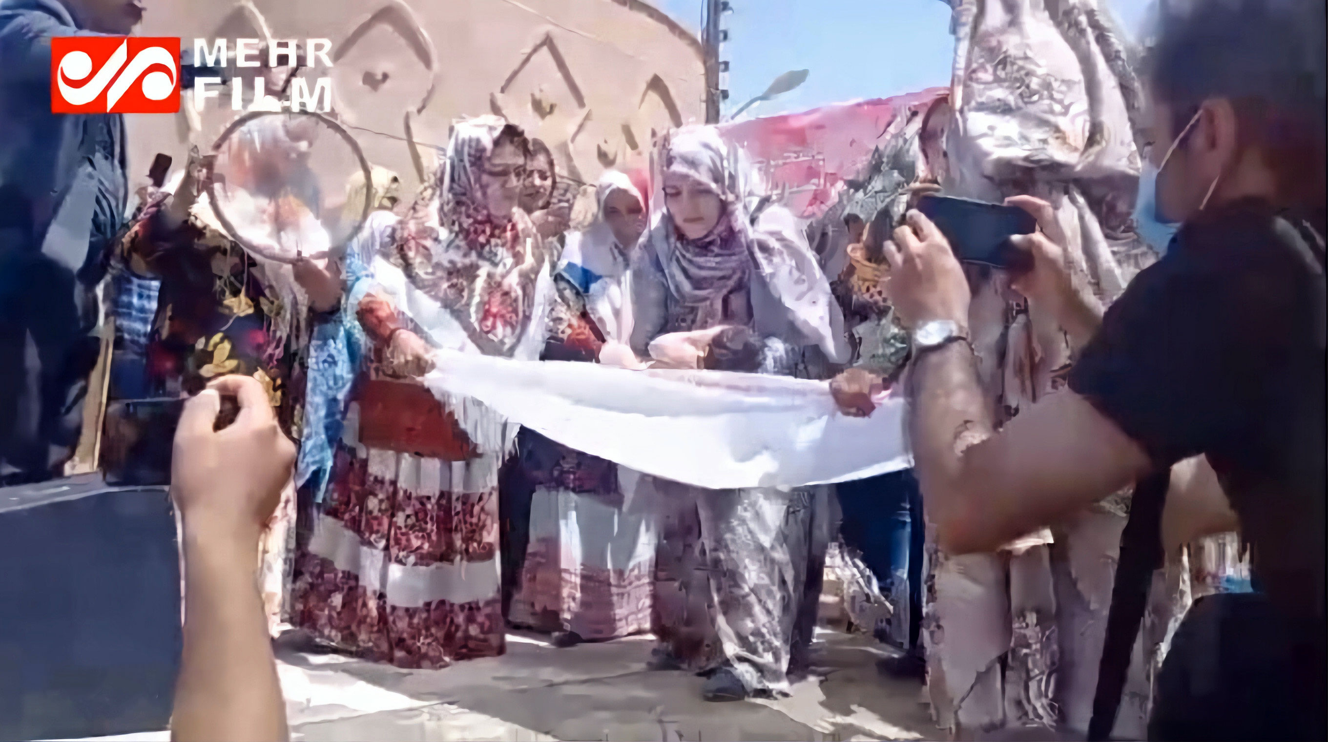 مراسم سنتی گل غلتان در امیریه دامغان