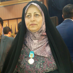 زهره صداقت سلطان آبادی، مدیرعامل مجموعه تولیدی صداقت-کارآفرین