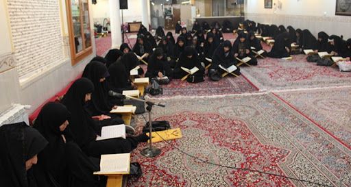 ختم قرآن در مجلس ترحیم زنانه
