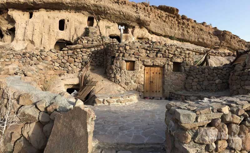 نمای بیرونی یک خانه در روستای میمند