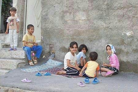 خاله‌بازی کودکان ایرانی در دهه ۷۰ شمسی