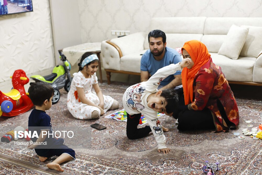 بازی پدر و مادر با فرزندان