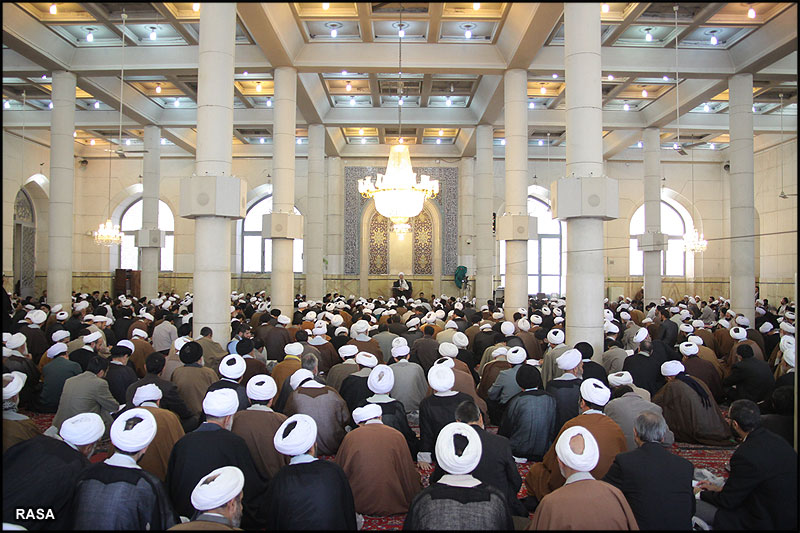 درس خارج فقه یکی از مراجع تقلید در مسجد اعظم