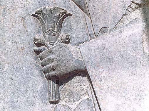 لوح منقوش به گل انار در تخت جمشید