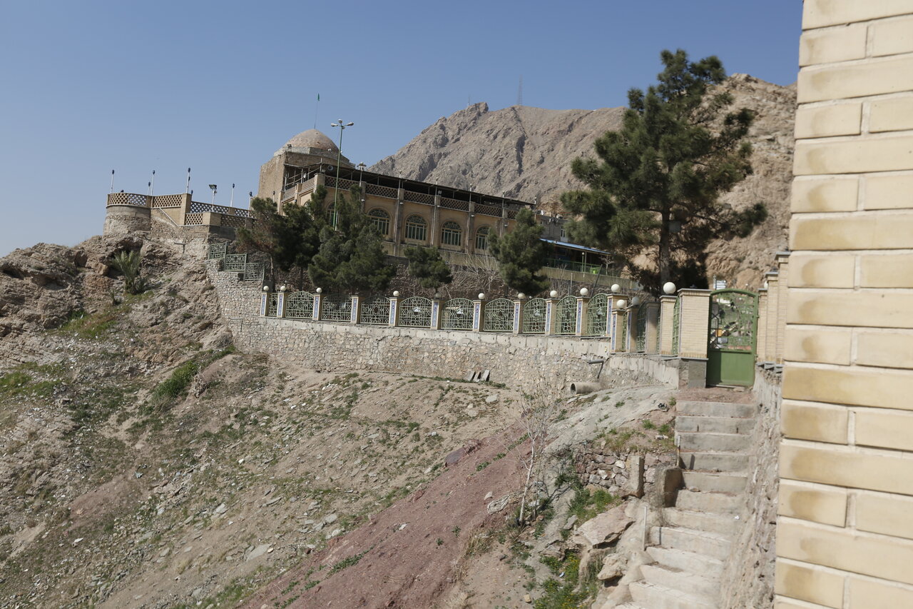 آرامگاه بی بی شهربانو، بنایی تاریخی در شهر ری بر فراز یک کوه بلند