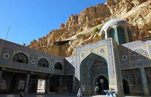 آرامگاه بی‌بی حکیمه خاتون؛ روستای گچساران