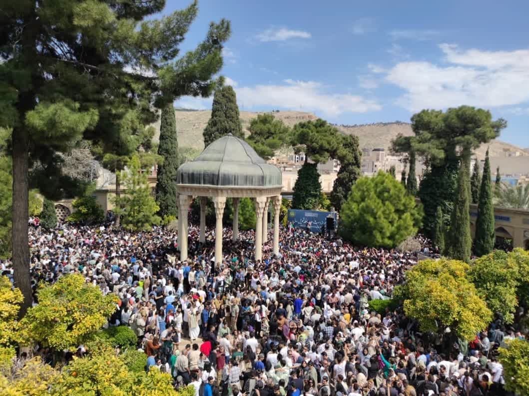 مسافران نوروزی در حافظیه