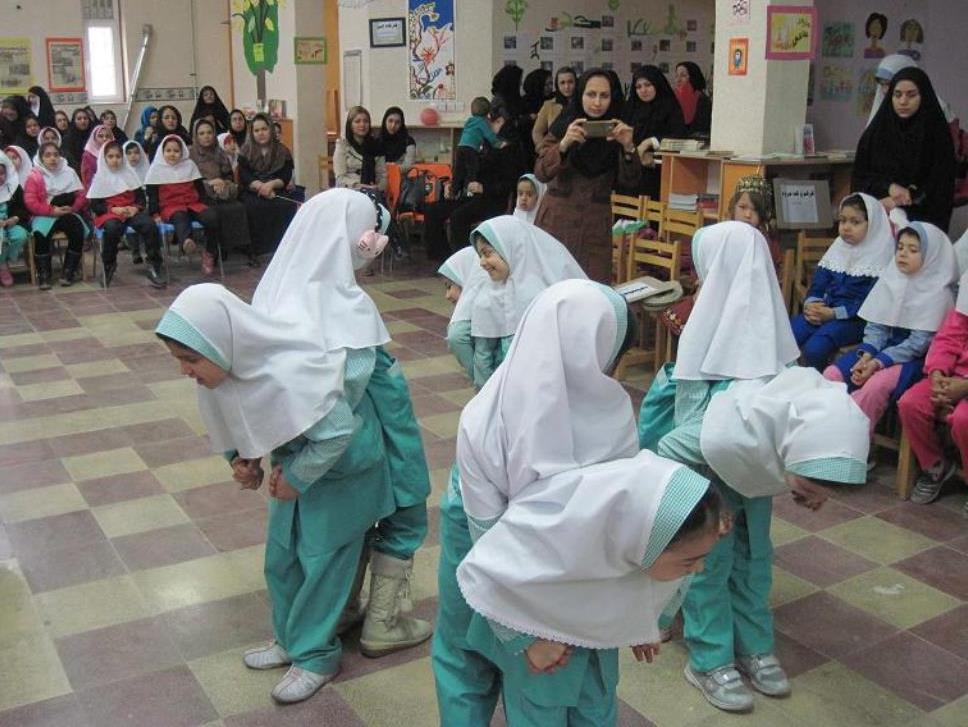 بازی آفتاب مهتاب دانشآموزان در جشنواره بازیهای محلی