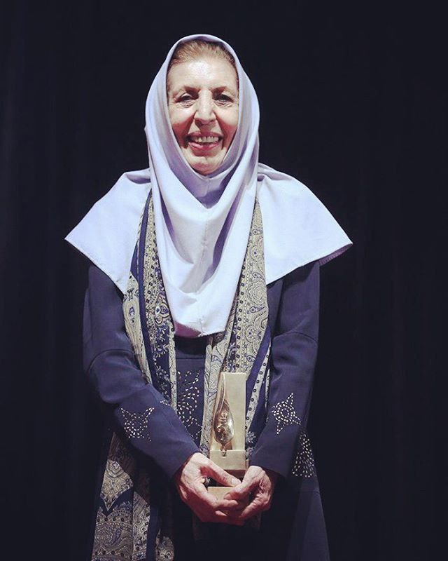 جایزه سرو ایرانی ۹۵ در دستان استاد ژاله آموزگار