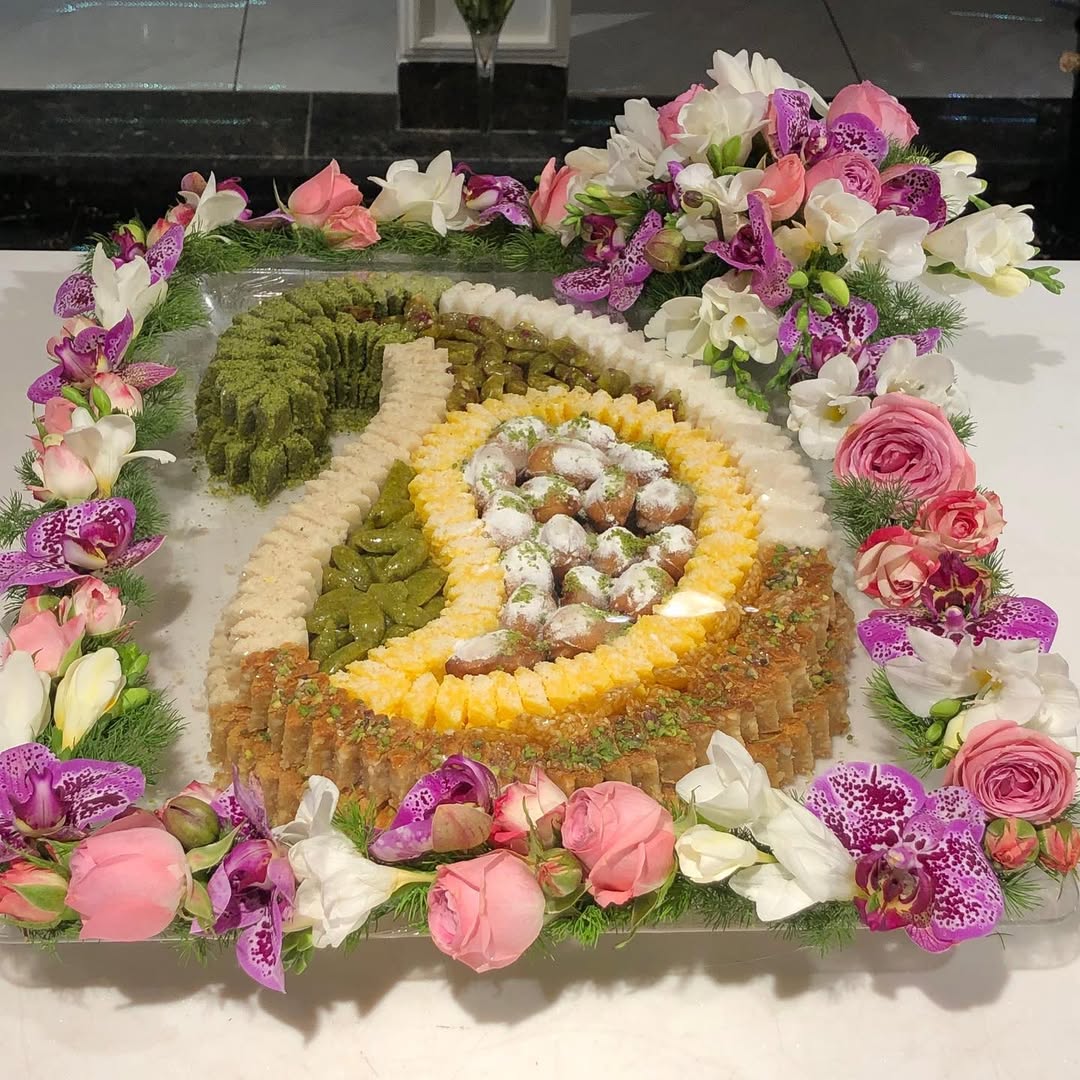 شیرینی خوران