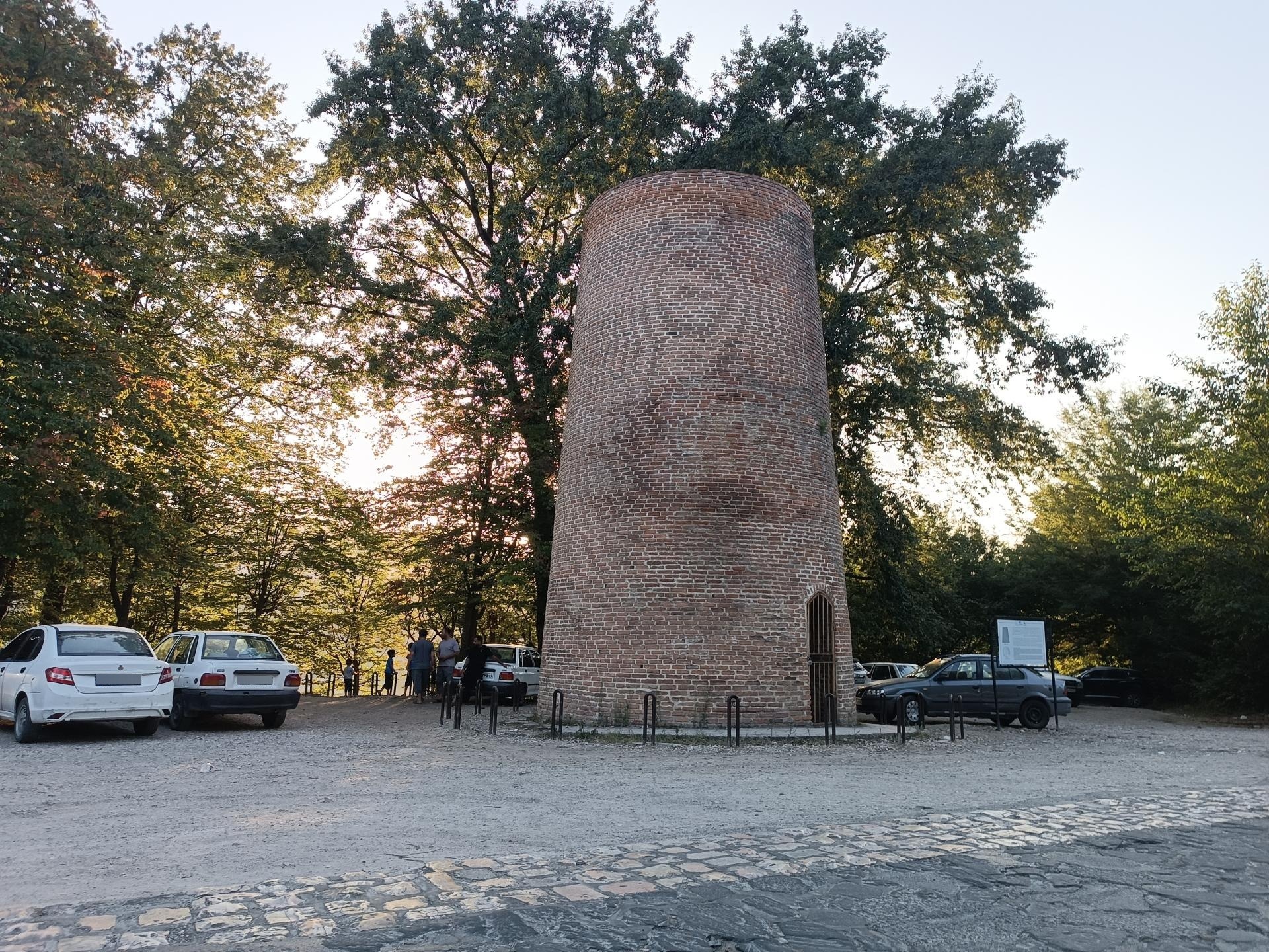 برج آجری-باغ عباس‌آباد بهشهر