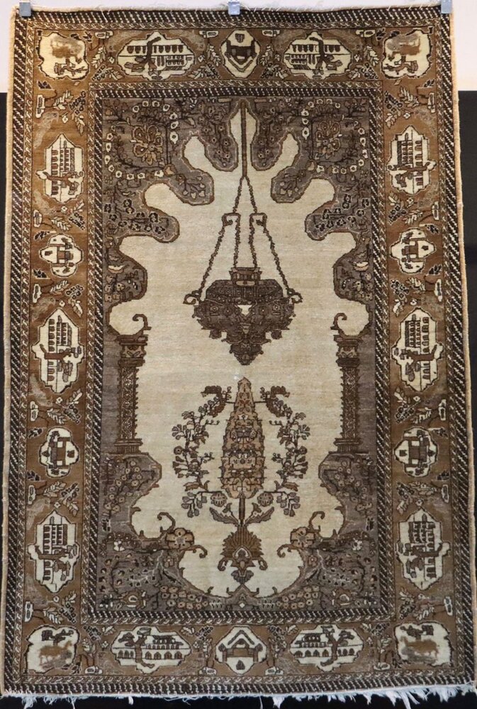 فرش خودرنگ ایل سنگسری از اصیل‌ترین فرش‌های دست‌باف جهان.