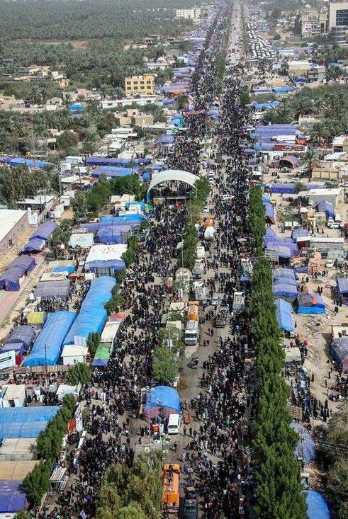 پیاده‌روی اربعین در جاده نجف به کربلا