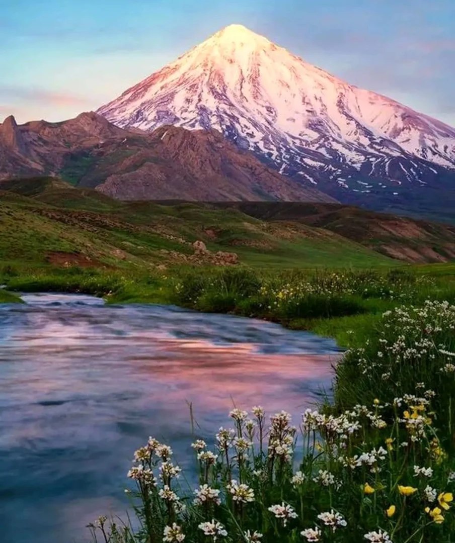 نمایی از کوه دماوند