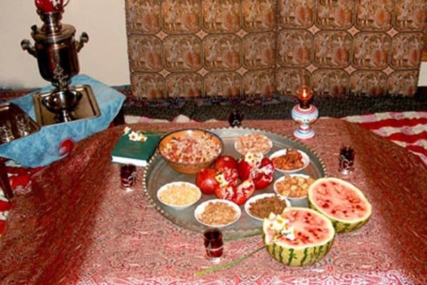 سفره‌آرایی شب یلدا در ایل سنگسر.