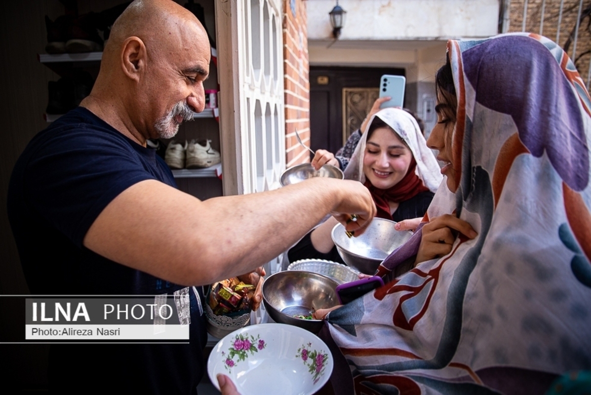 مراسم قاشق‌زنی چهارشنبه سوری در قزوین