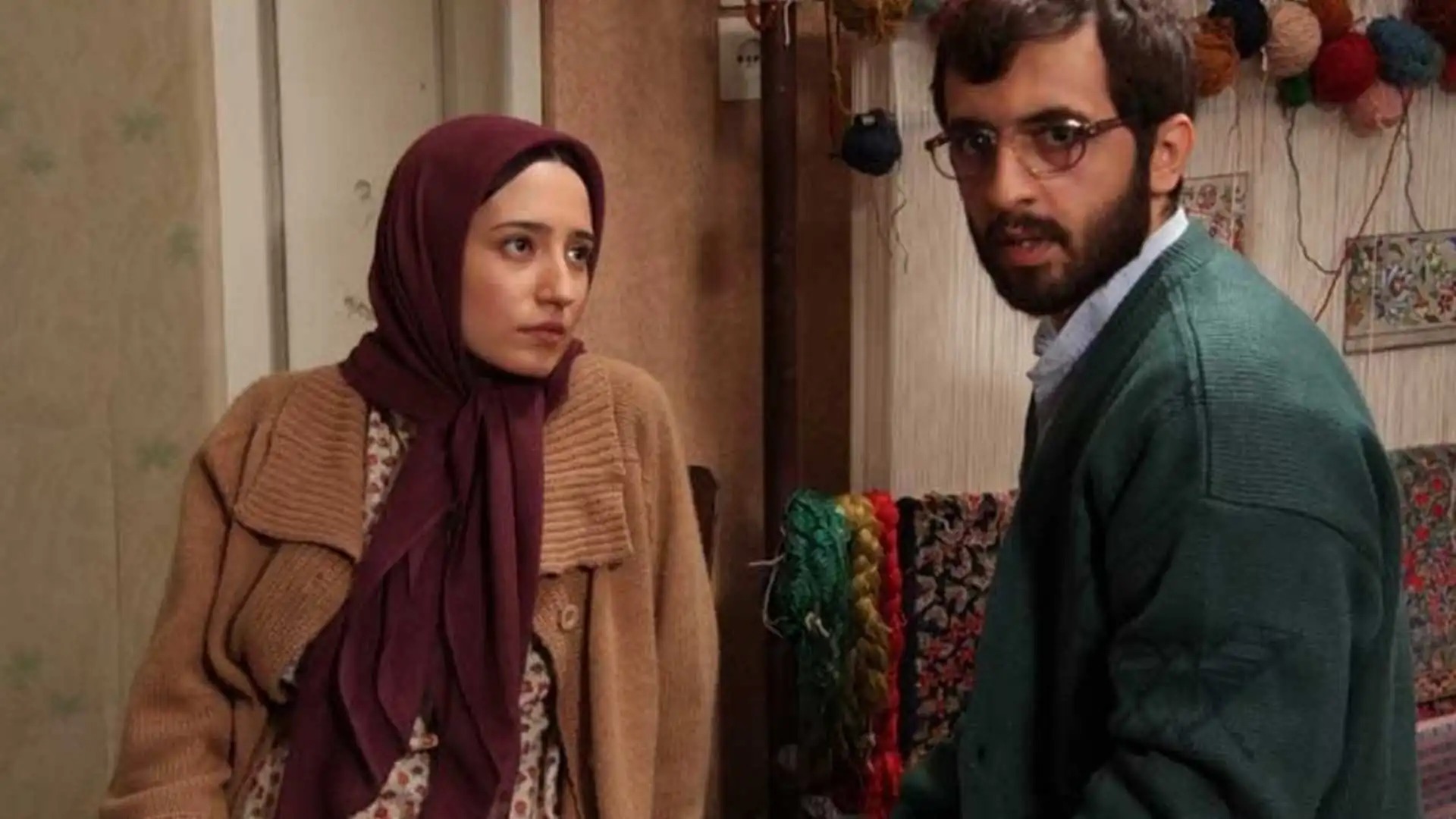 نگار جواهریان (زهرا سادات) در نقش همسر بهروز شعیبی (سید رضا) در فیلم سینمایی طلا و مس