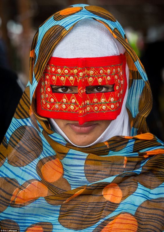 بانوی هرمزگانی با برقع