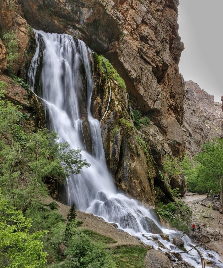 آبشار آب سفید