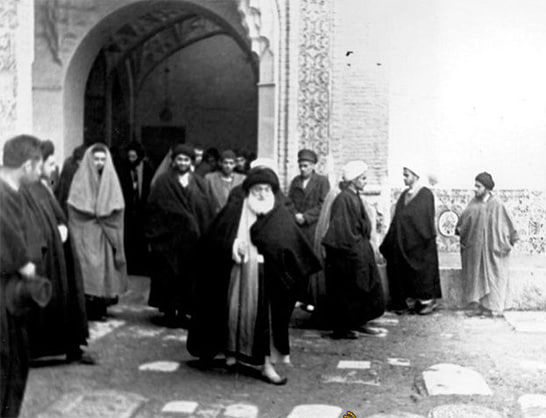 بازدید آیت الله بروجردی از مراحل ساخت مسجد اعظم