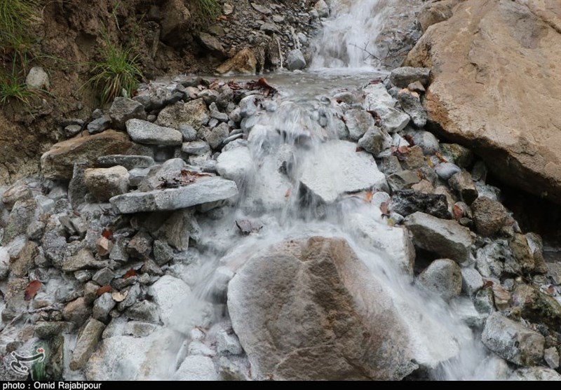 چشمه کانی شفا در اطراف پارک آبیدر سنندج