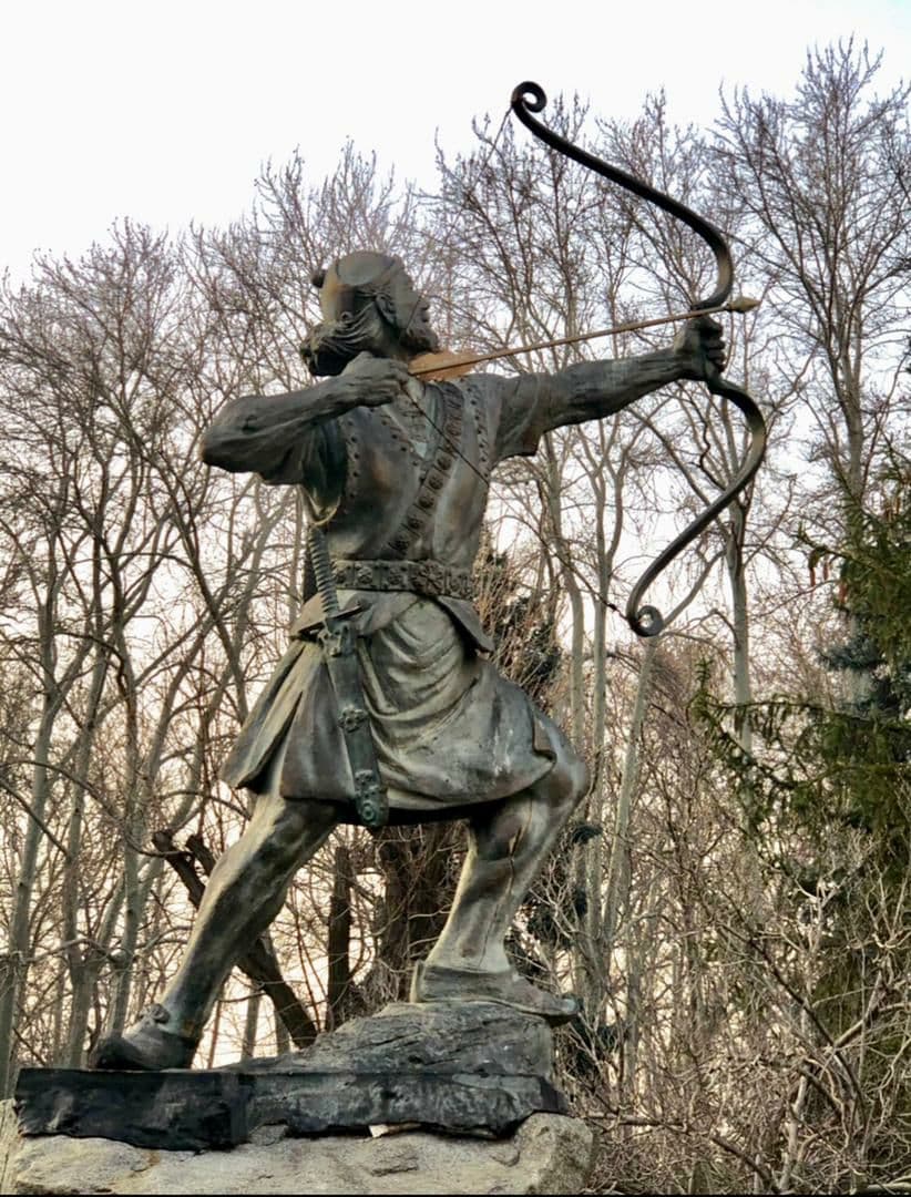 تندیس آرش کمانگیر در کاخموزه سعدآباد تهران