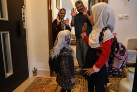 بدرقه فرزندان هنگام رفتن به مدرسه