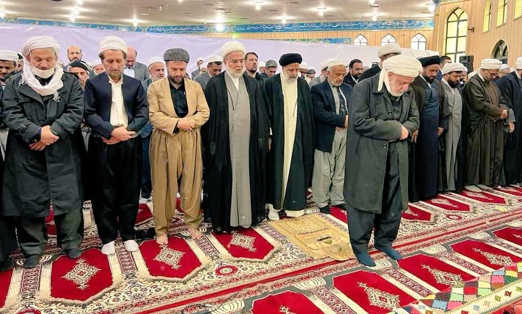 نماز جماعت اهل‌سنت کردستان ایران با حضور آقای ابراهیم رئیسی رئیس‌جمهور سابق ایران