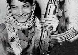 دلال المغربی با اسلحه در دست