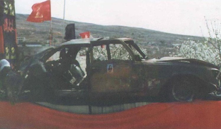 بقایای ماشین حامل شهید موسوی و خانواده اش