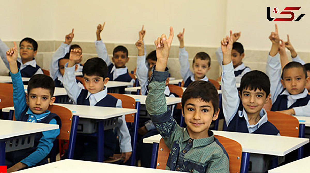 دانش‌آموزان در یک مدرسه در شهر تهران دهه ۹۰