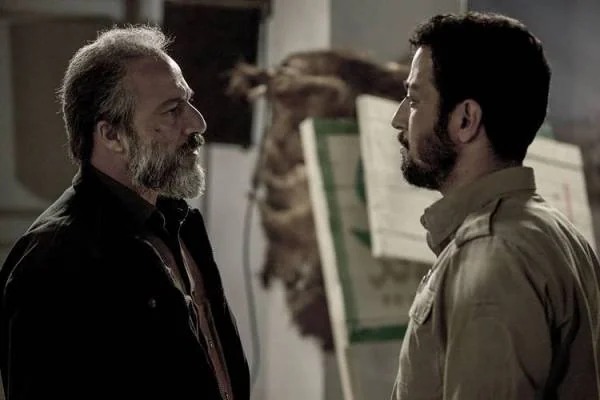 مهدی زمین‌پرداز و امیر آقایی در فیلم دیدن این فیلم جرم است