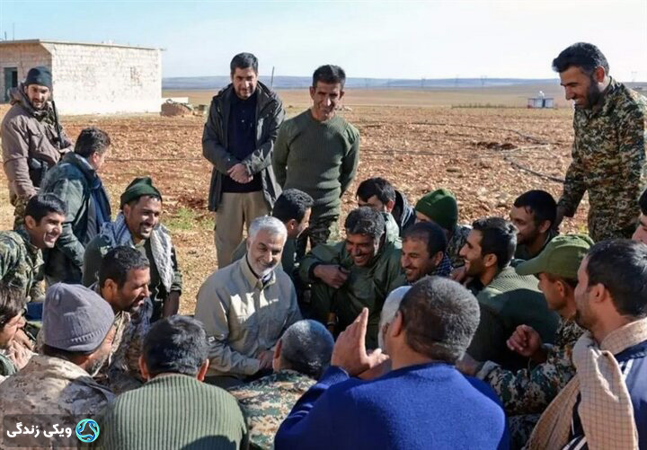 قاسم سلیمانی در بین نیروهای مقاومت سوریه