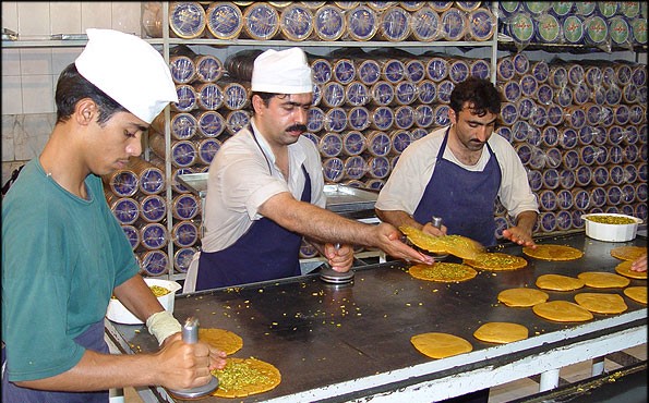 کارگاه سوهان‌پزی در قم