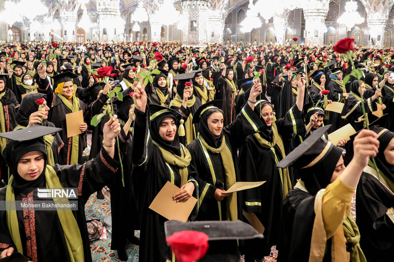مراسم فارغ‌التحصیلی دانشجویان علوم پزشکی سراسر کشور در رواق امام خمینی حرم امام رضا  