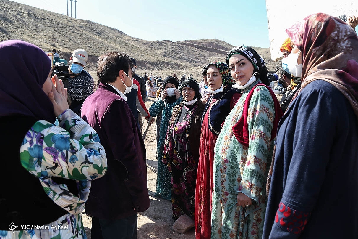 هدیه بازوند در حال ایفای نقش زن باردار در سریال نون خ