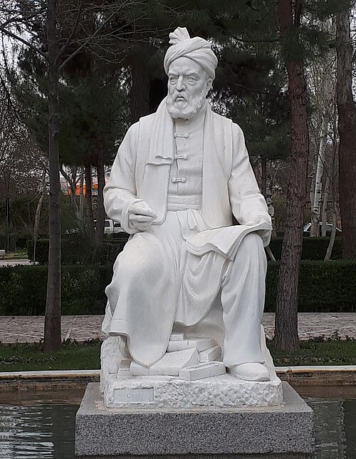 مجسمه فردوسی اثر ابوالحسن صدیقی در آرامگاه فردوسی توس