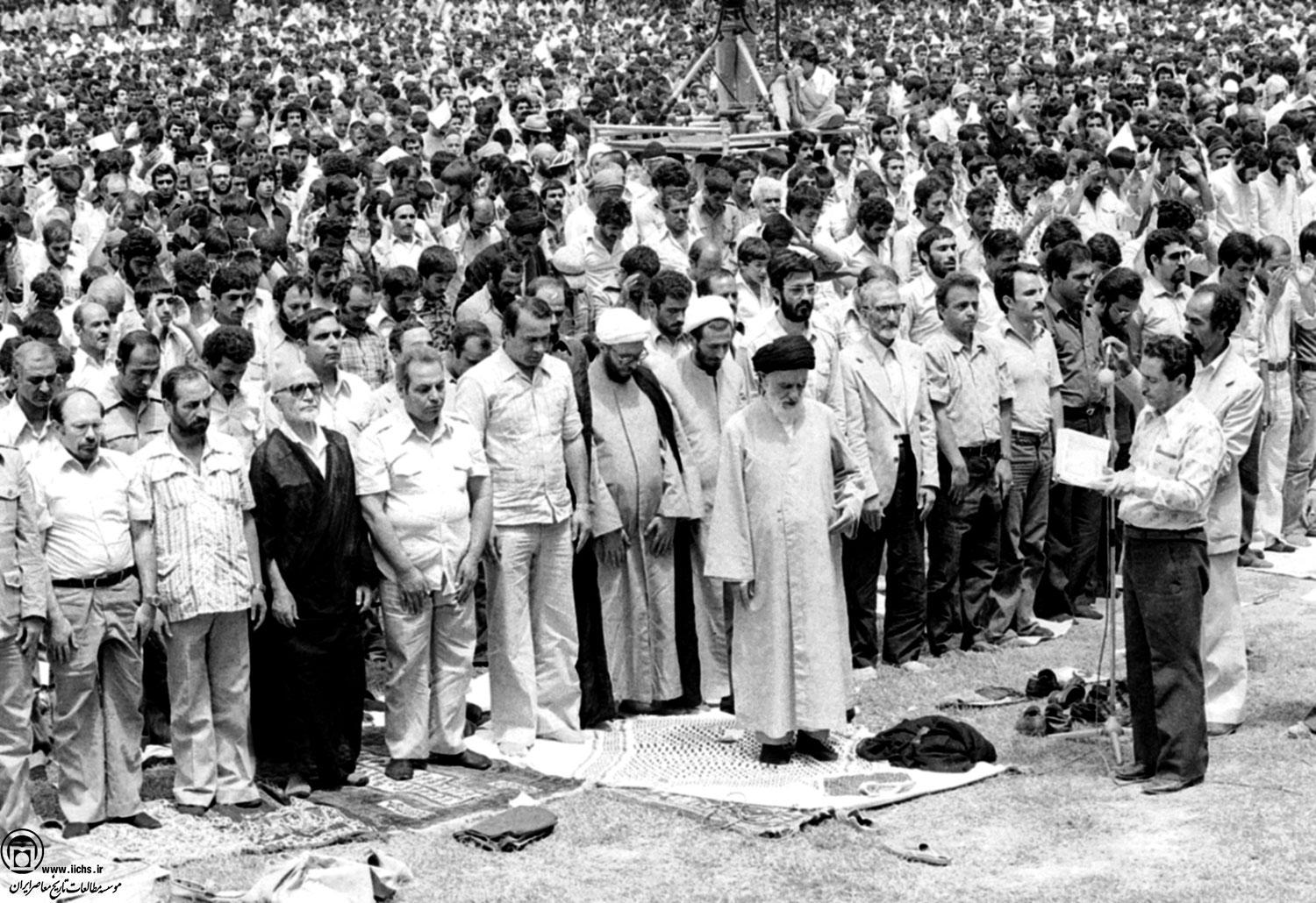 اولین نمازجمعه تهران بعد از پیروزی انقلاب به امامت طالقانی