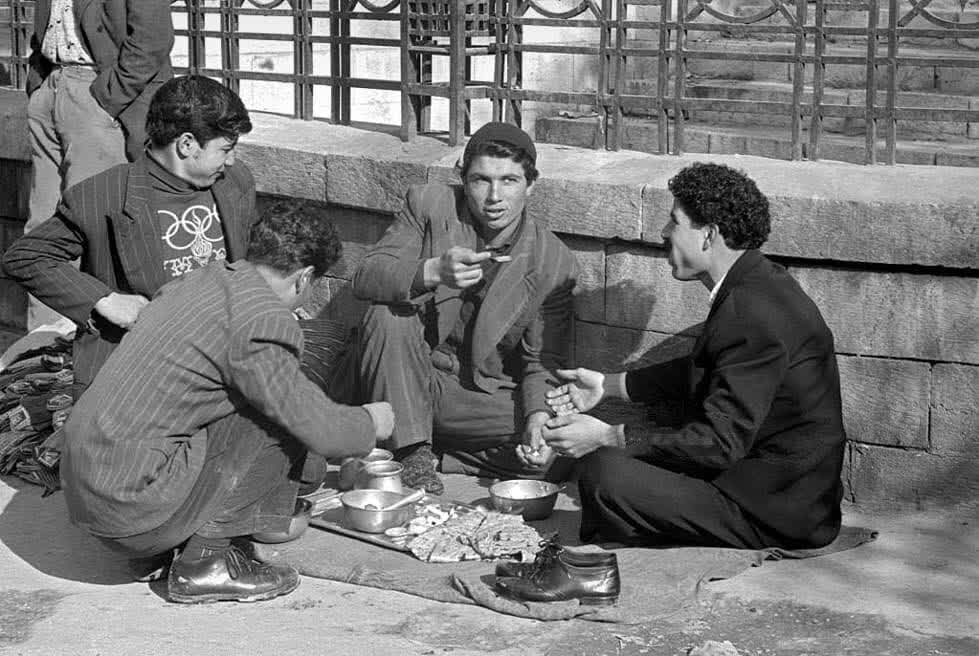 آبگوشت‌خوری در دهه ۳۰