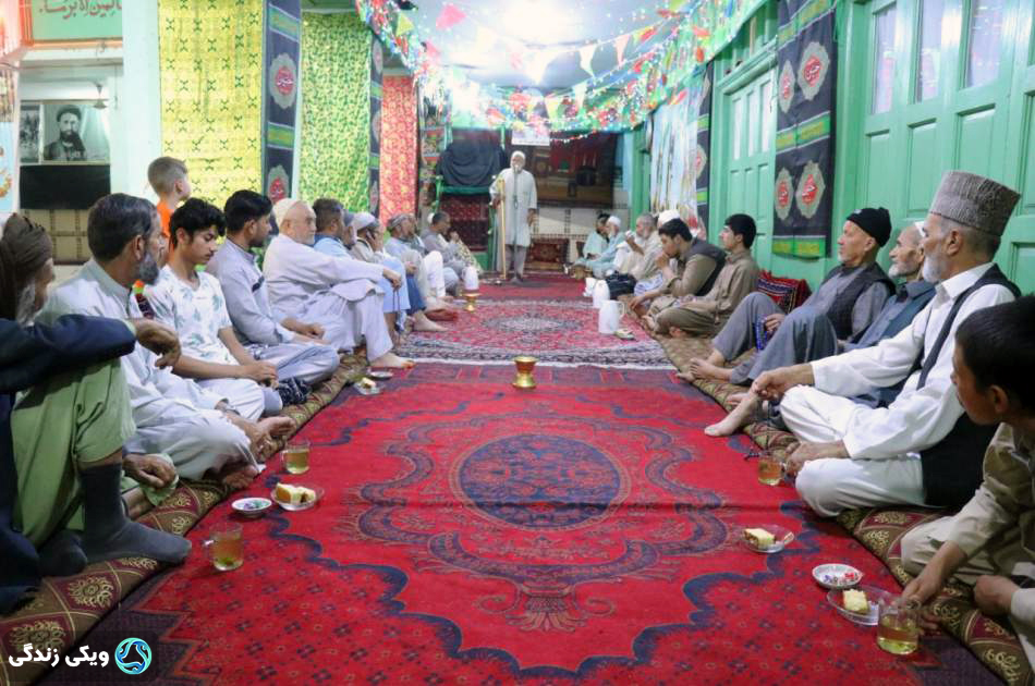 مراسم منقبت خوانی به مناسبت عید غدیر خم در تکیه خانه آقا میرآقا شهر مزارشریف