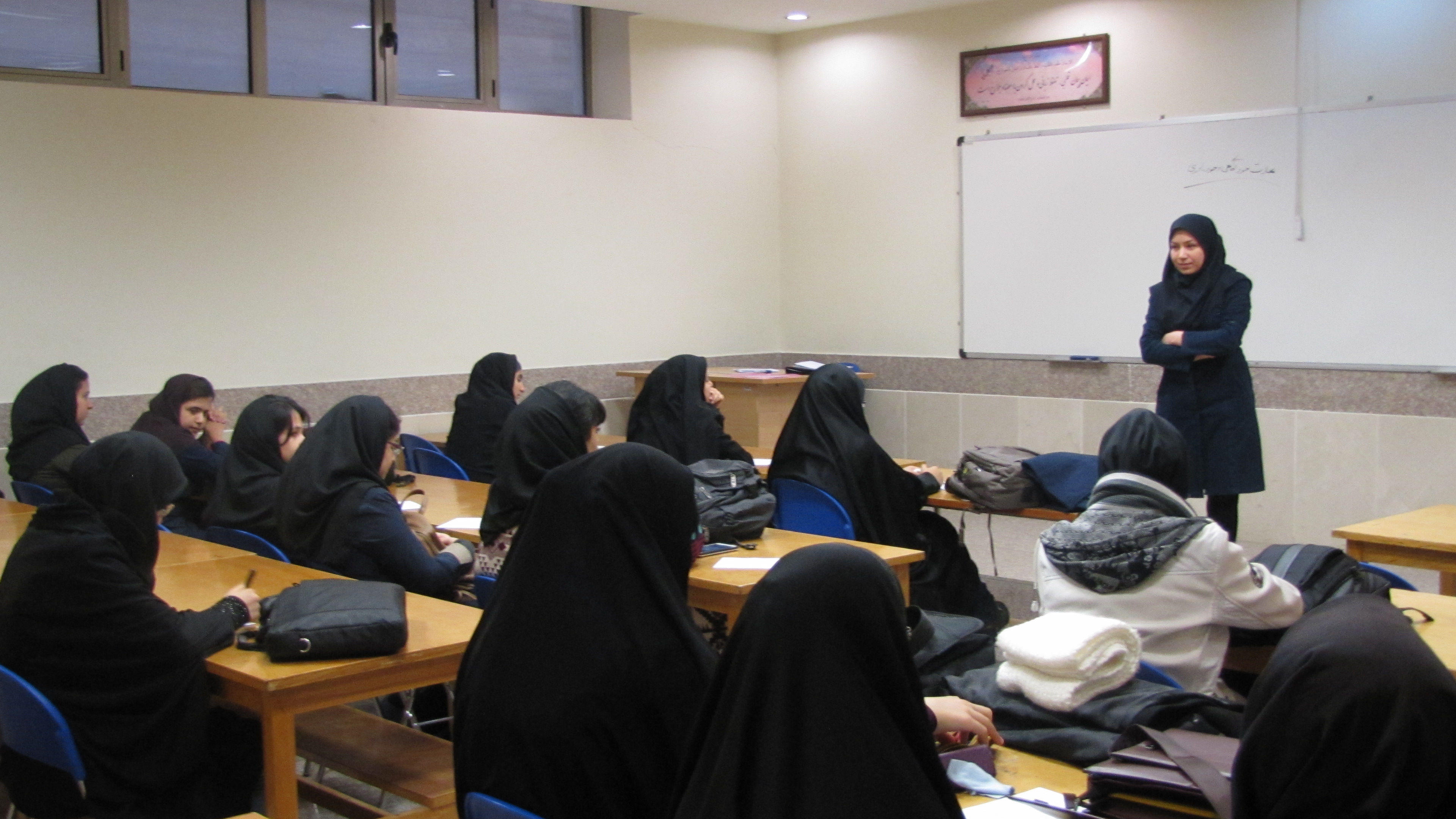 حضور دانشجویان دختر کارشناسی کامپیوتر دانشگاه علم و صنعت در کلاس درس