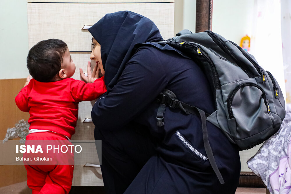 خداحافظی با کودک قبل از رفتن به مدرسه