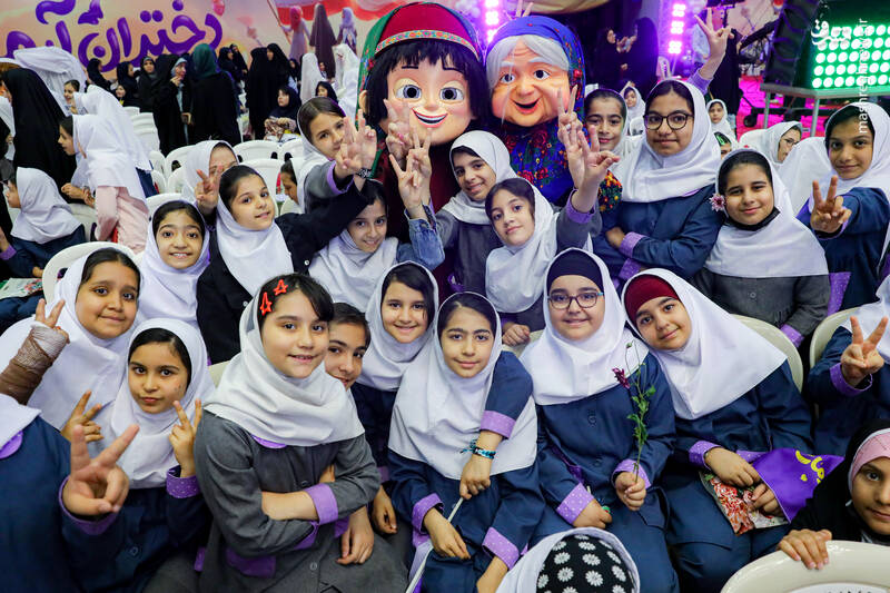 مراسم جشن روز دختر «دختران آرمانی» در سالن ۱۲ هزار نفری مجموعه ورزشی آزادی