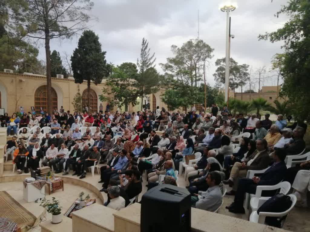 نشستِ فرهنگیِ ویژه روز ایران شناسی و ایرانگردی در کرمان