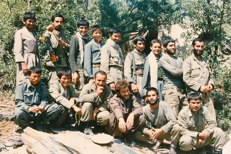 تصویر از رزمندگان افغانستانی و ایرانی در دوران دفاع مقدس