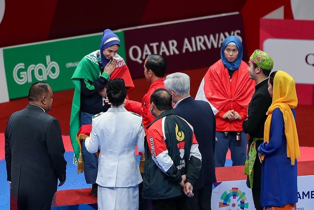 دست ندادن مرجان سلحشوری با رئیس‌جمهور اندونزی