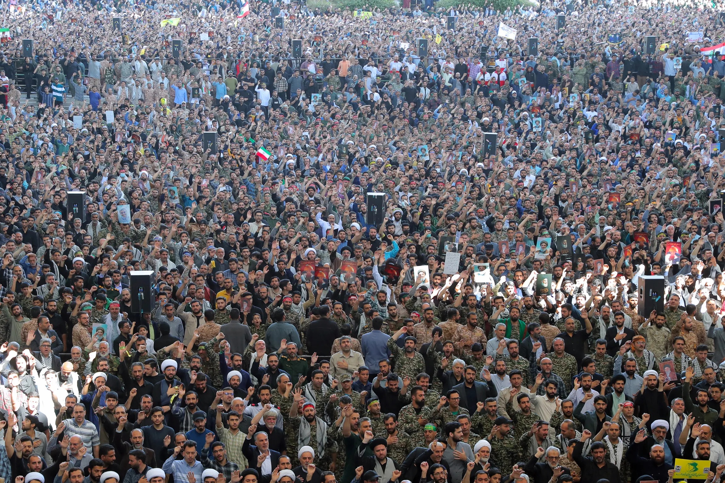 حضور میلیونی مردم ایران در نماز جمعه نصر به امامت آیت‌الله خامنه‌ای