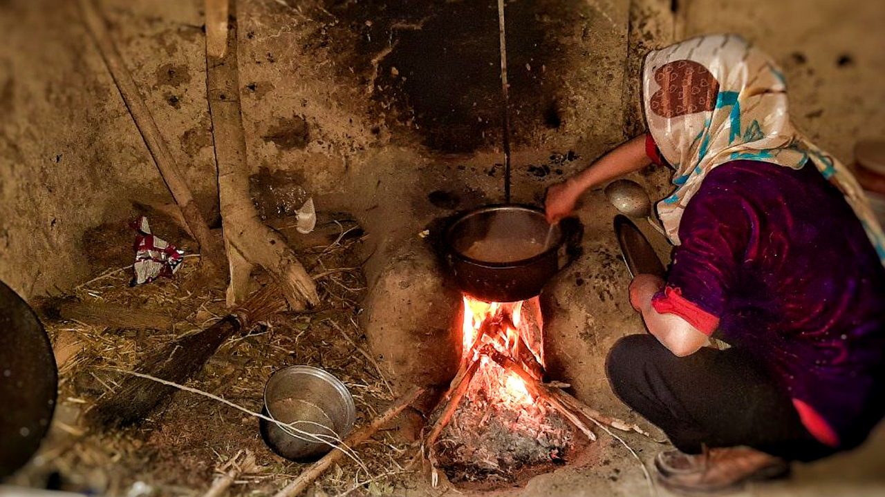 تصویری از آتش‌خانه در یک خانه در افغانستان