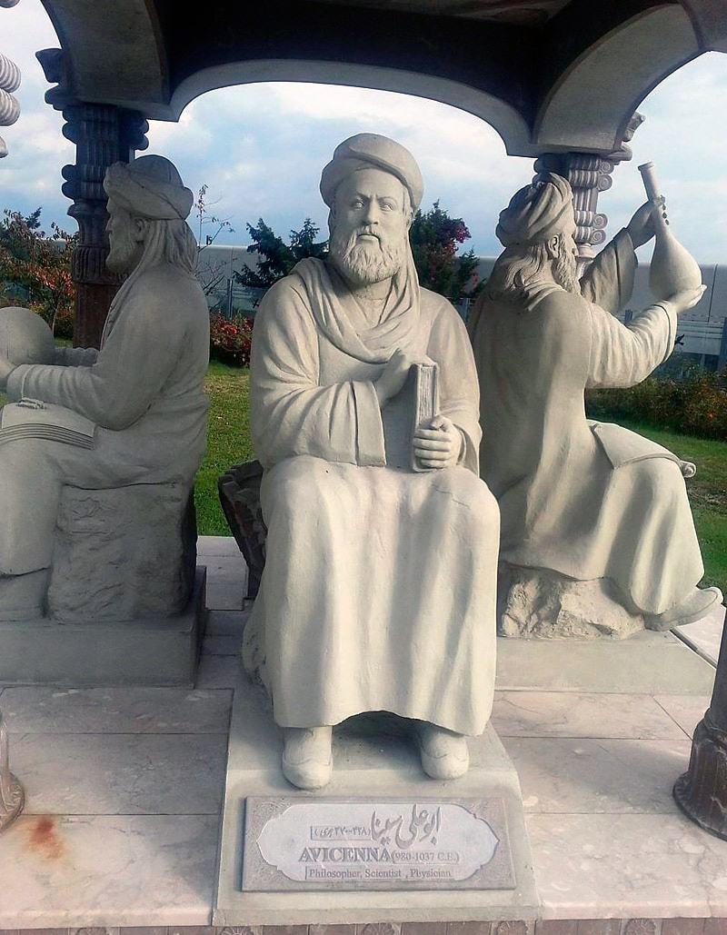 مجسمهٔ شیخ ابو علی سینا در محوطه روبروی دفتر سازمان ملل متحد در وین